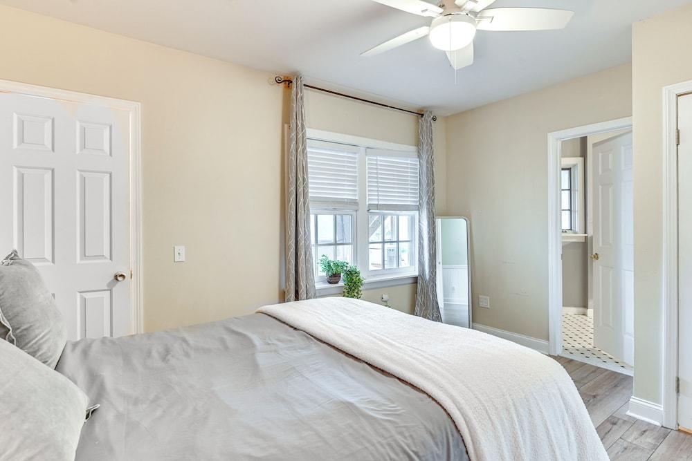 Mountain Views & Fire Pit: Sandgate Getaway