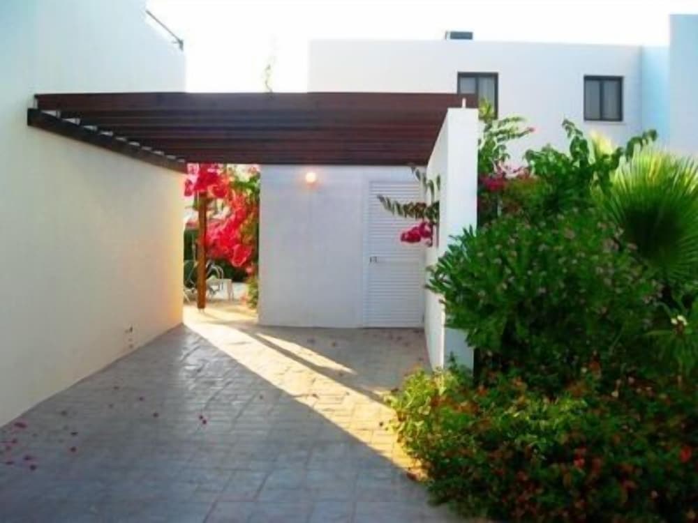 Aura Holiday Villas