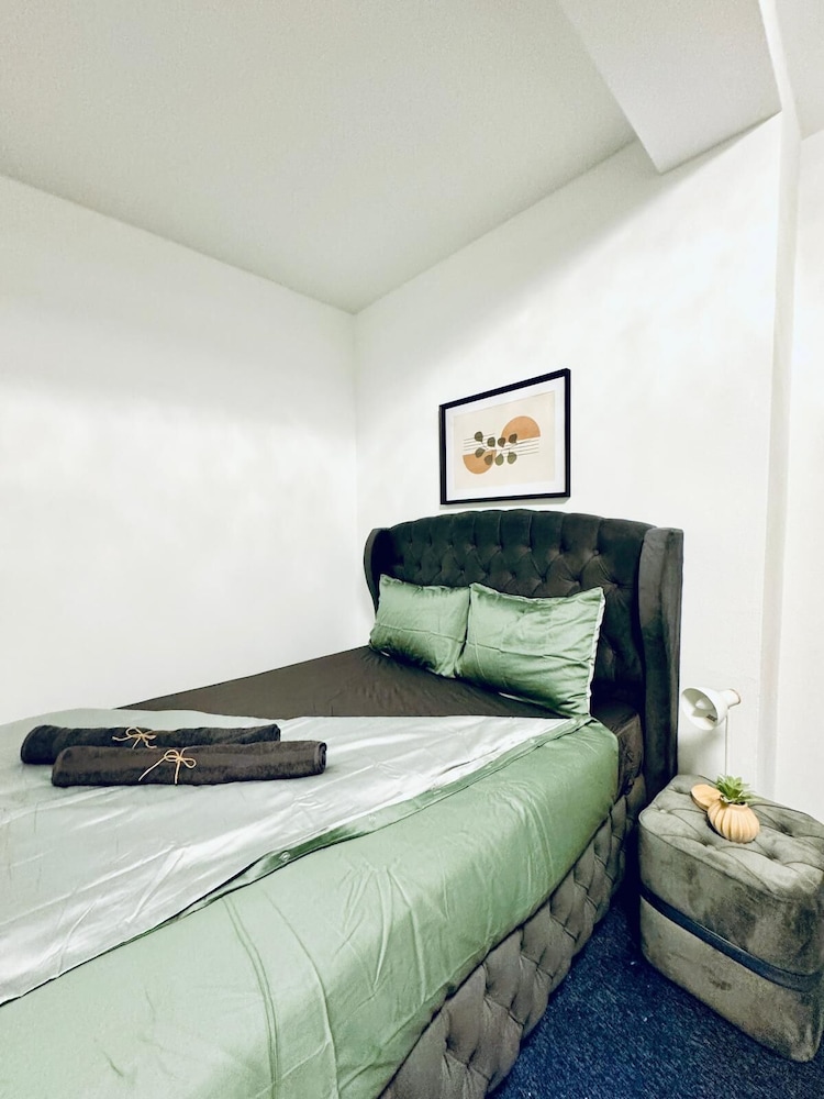 Spacious 7BR Apartment Prime Location