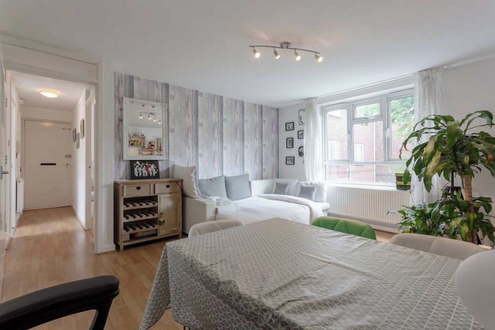 Stylish 1 Bedroom Apartment Near Clapham Junction