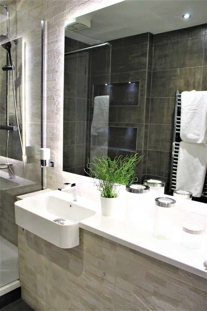 One Bed Penthouse Apartment in City Road