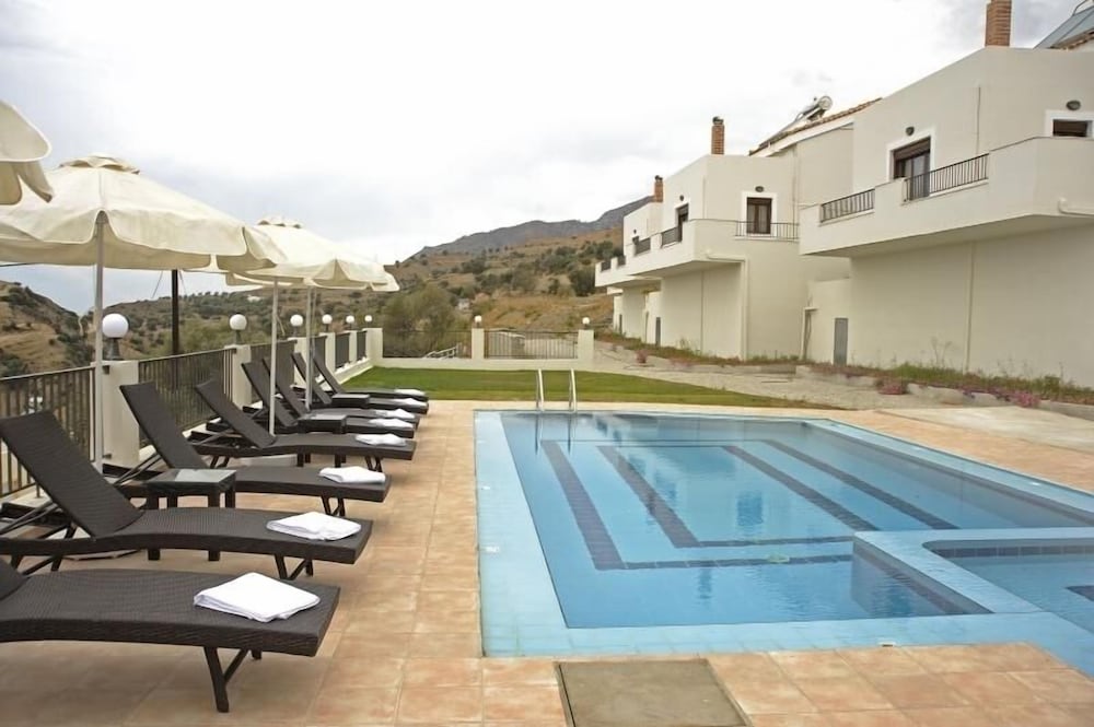 Lenikos Resort