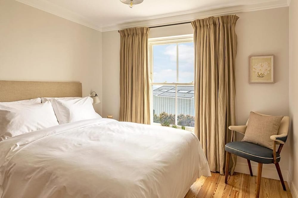 Fort Road Hotel 24