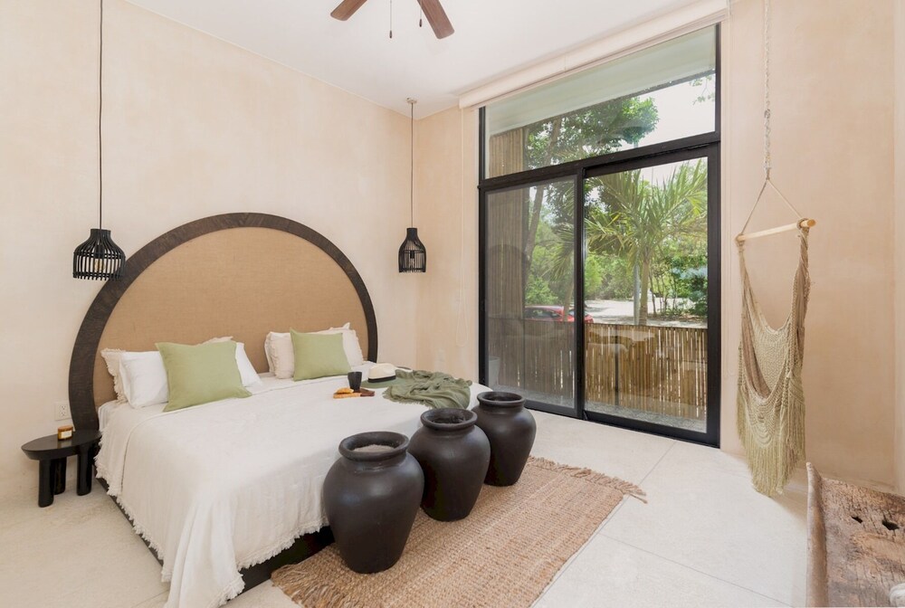 Stylish 3BR Apartment Insta-worthy Pool Best Wifi 10 min Bike Ride to the Beach view 2