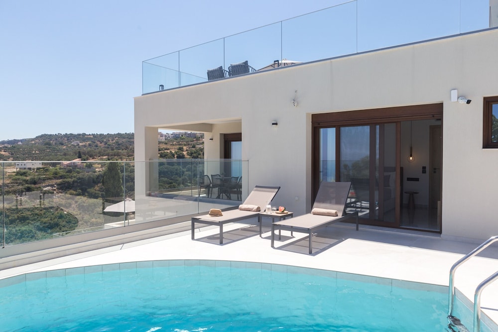 Villa Santa Irini 2 - With Heated Pool