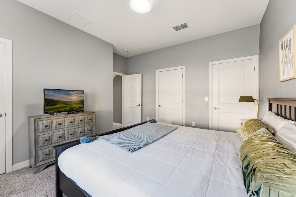 Relaxing 4BR Villa With Pool in Champions Gate