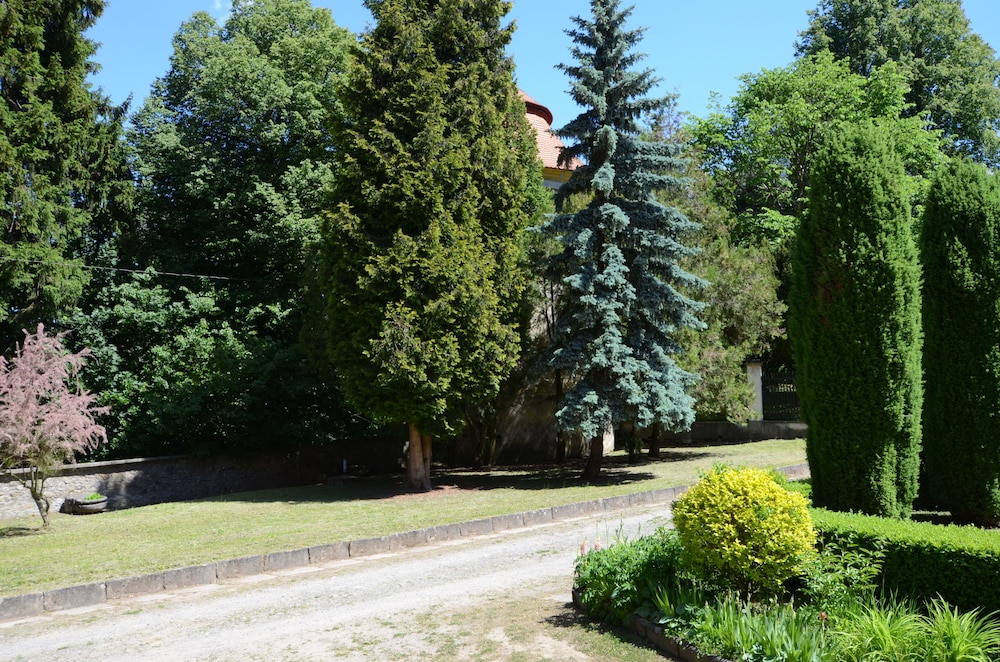 Zámek Račice