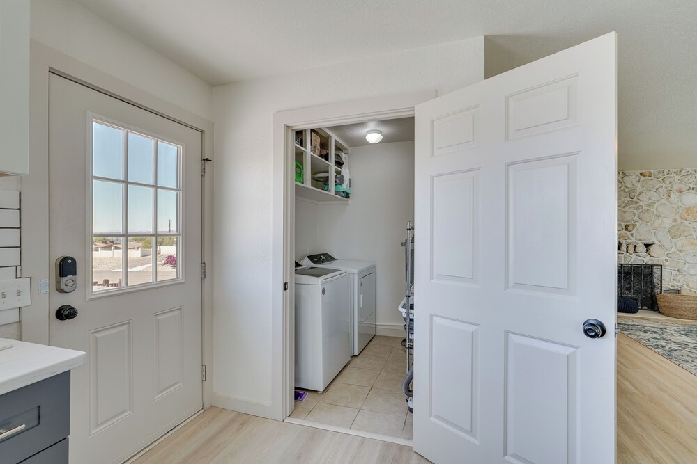 Pool, Game Room, Hot Tub: Lake Havasu City Oasis!