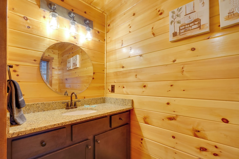 Hot Tub, Game Room & Mtn Views: Sevierville Cabin