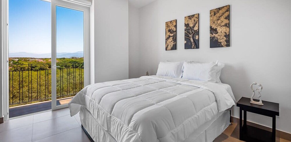 Equipped 3BR House - Pool - Gym - 5 min to Beach