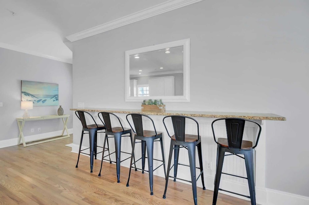 6 10th Avenue by Avantstay Steps to the Beach Pool 2691 Sqft