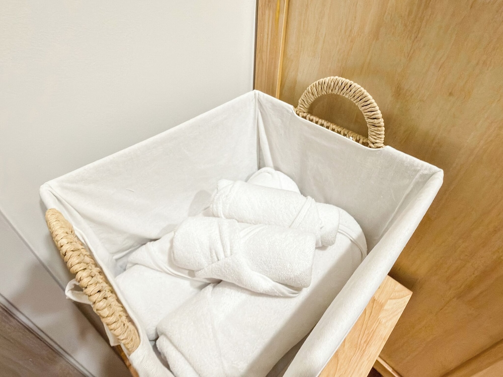 Luxury Downtown Bangkok 2BR 2BA · Sky Pool Gym · 5min Walk to Siam Paragon