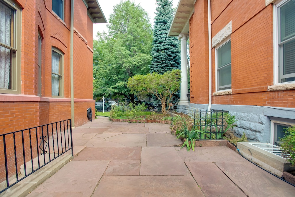 2 Mi to Dtwn: Walkable Cheesman Park Apt