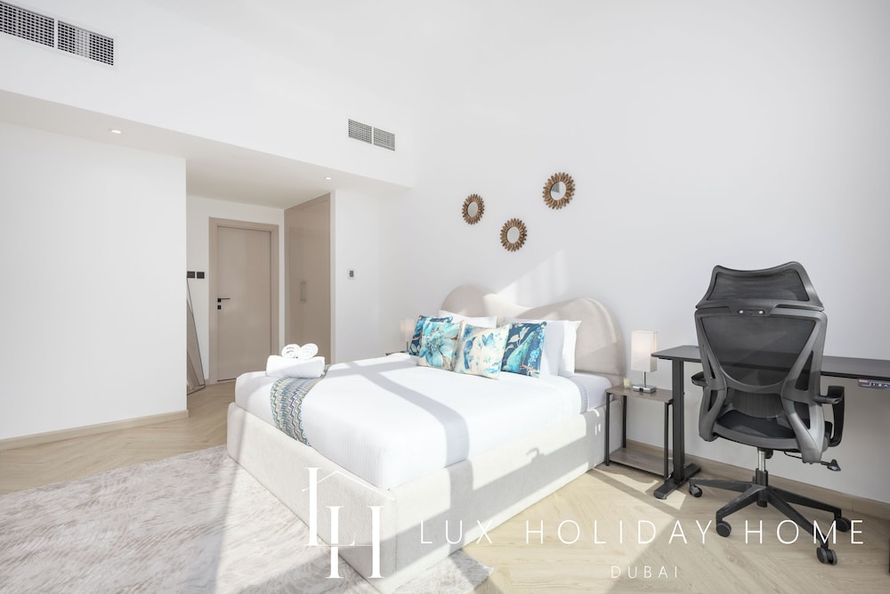 LUX The Marina View Suite 3