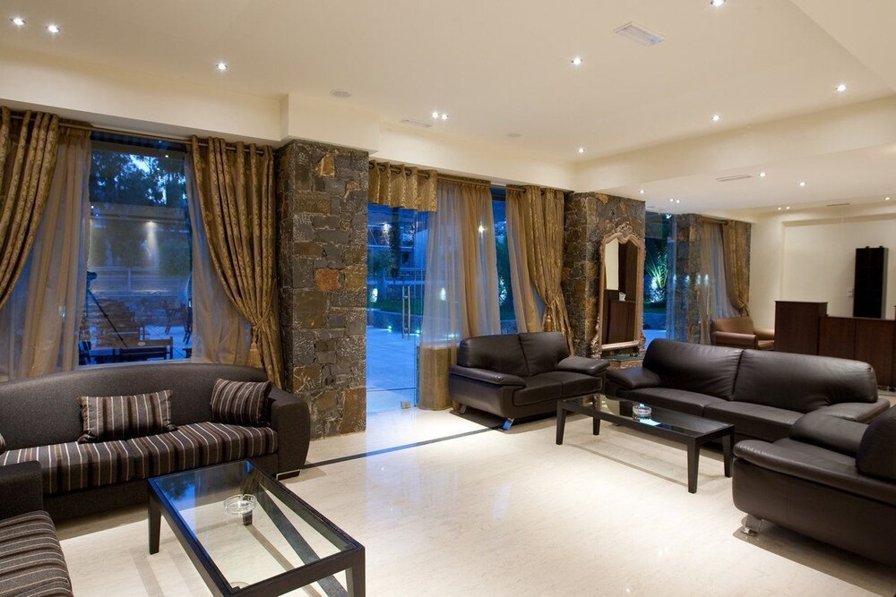 Dias Luxury Studios & Apartments