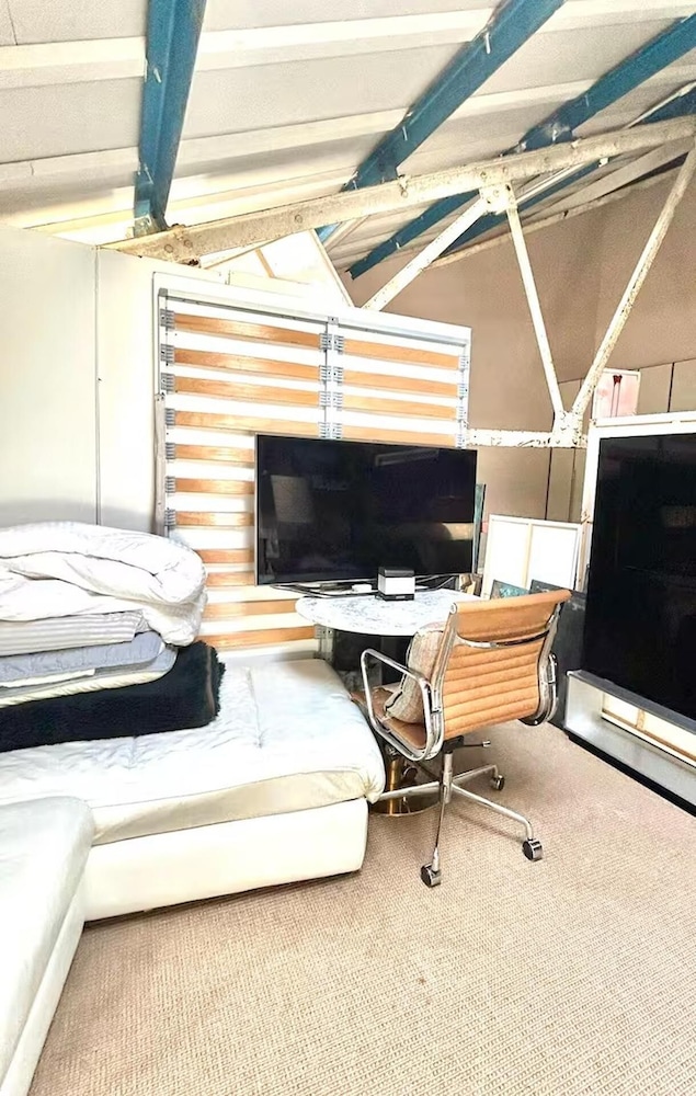 Arty Infused Loft With ac Near Emirates Stadium