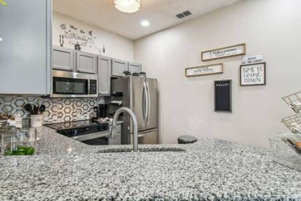Lake Berkley 4BR Villa - Near Disney & Pool