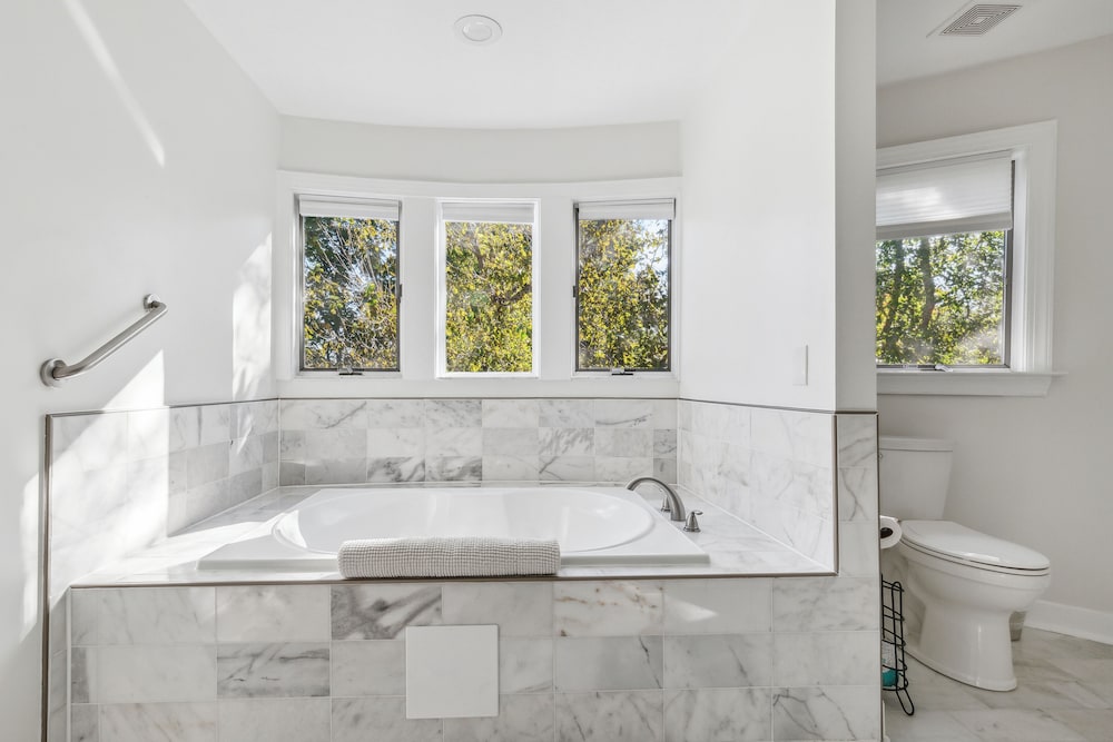 Columbia Vacations - The Columbia Inn at Peralynna Manor - Property Image 95