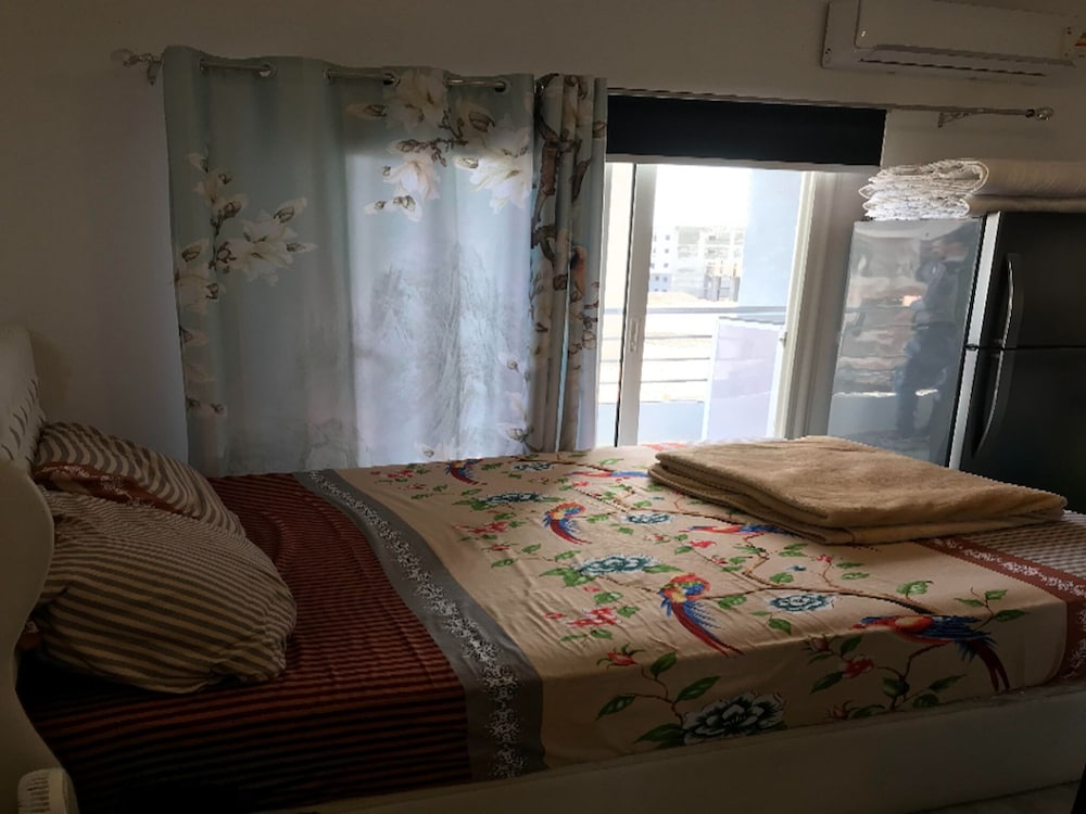 Cosy Studio Apartment Long & Short Term view 5