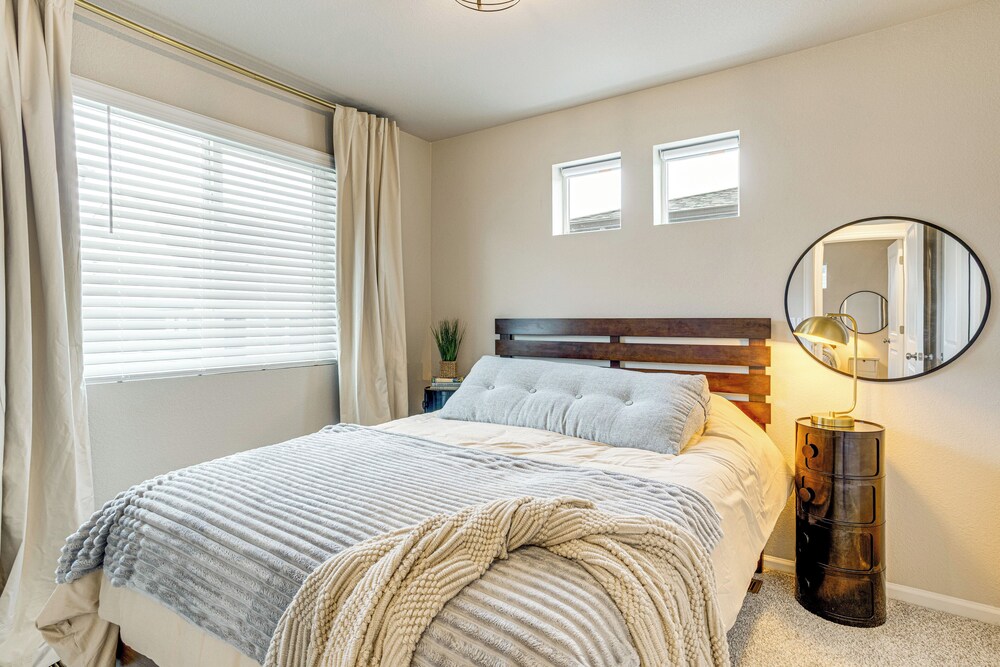 13 Mi to Dtwn Denver: Spacious Home w/ Balcony!