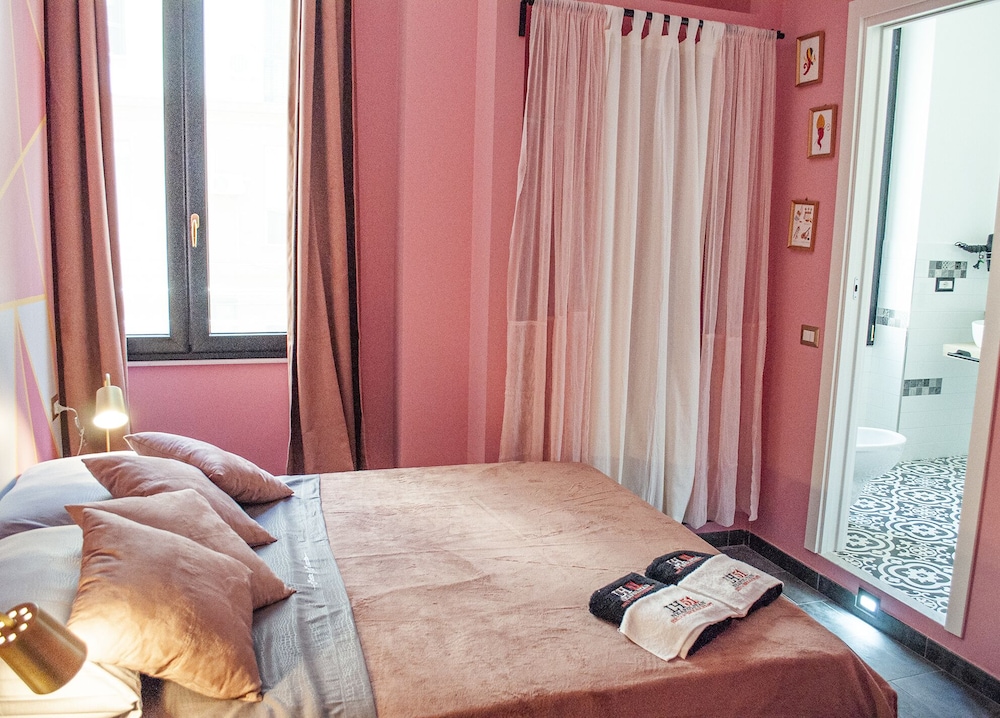 LH 51 Neapolitan Rooms