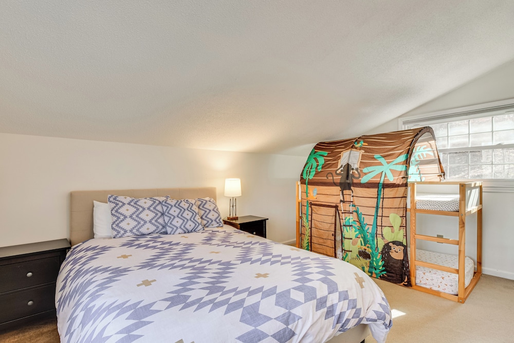Lakefront Gem w/ Games in Westminster!