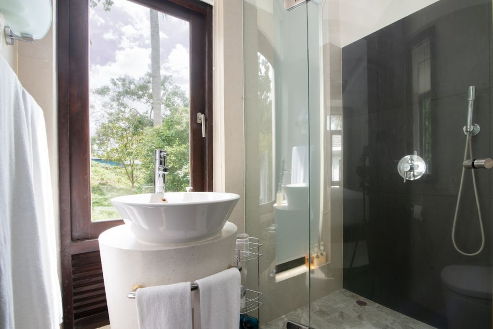 2 Br Luxury Villa SDV141 near the beachfront by Samui Dream Villas