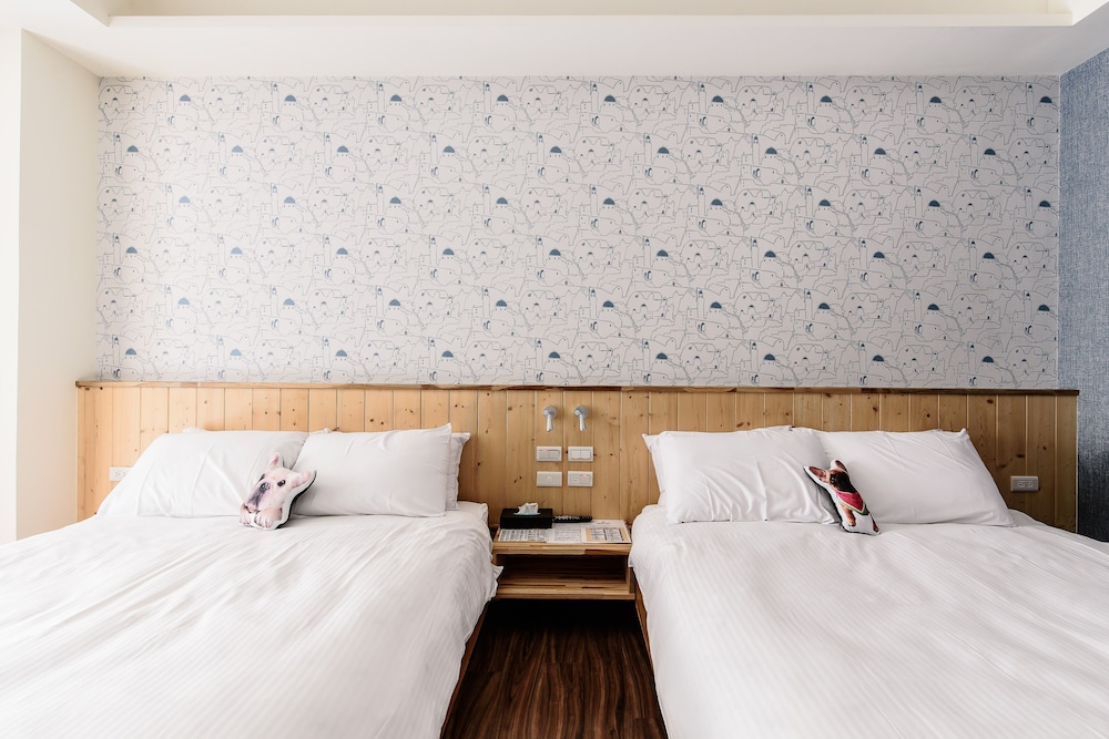 Treehouse Hostels