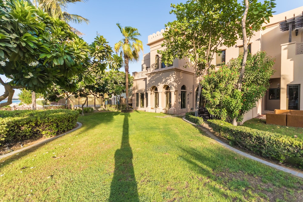 Yanjoon Holiday Villas - Palm Frond A