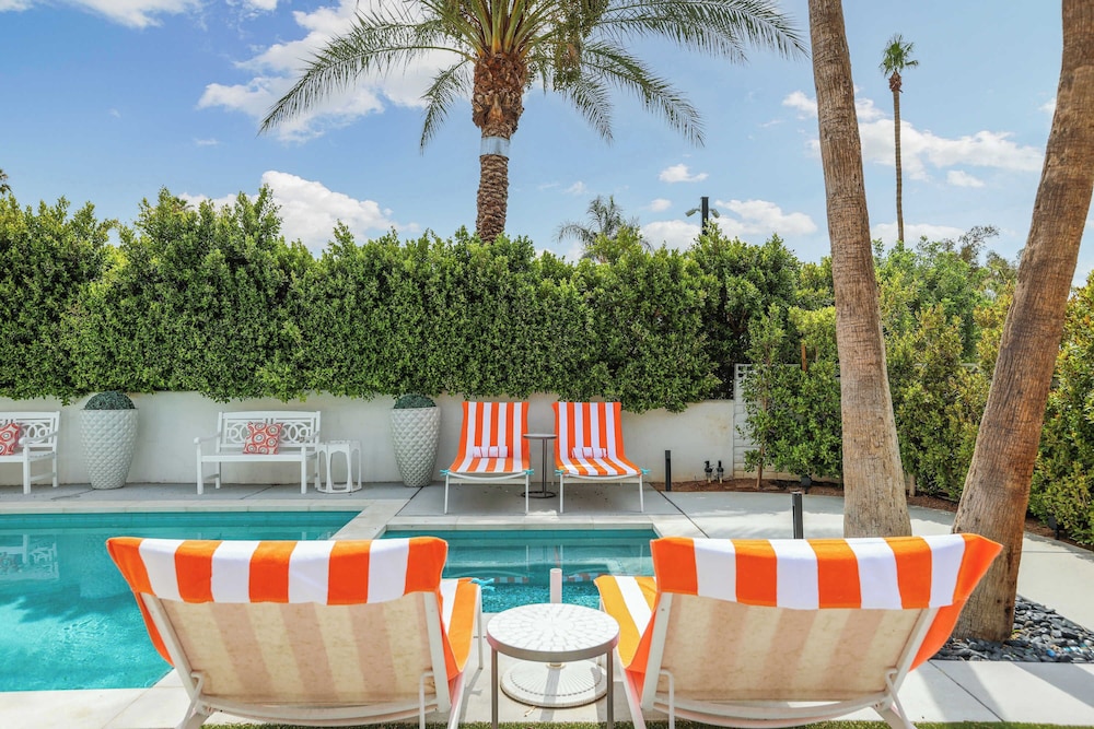 Villa L'orange Pool and Hot Tubs