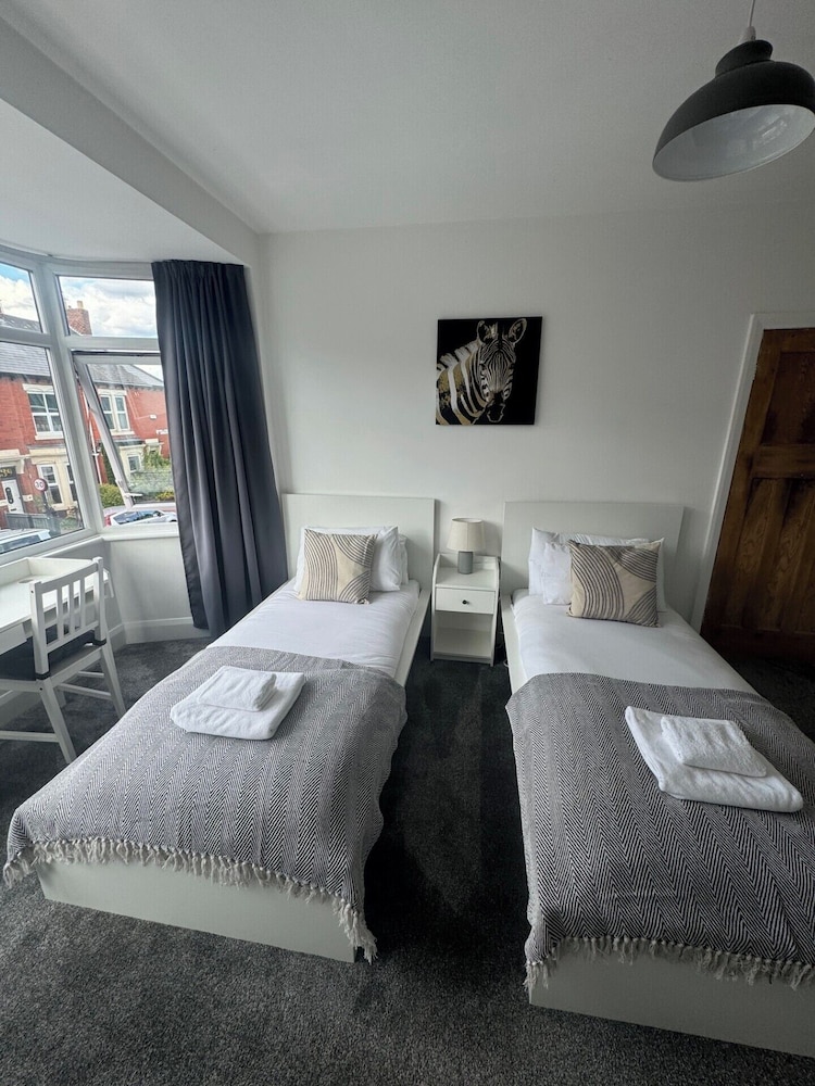 Simonside Apartment - Sleeps 6 -parking