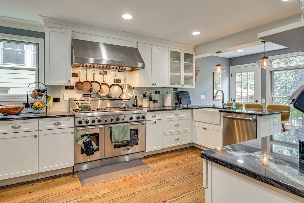 Easy Train Access to Nyc! Elegant Family Retreat