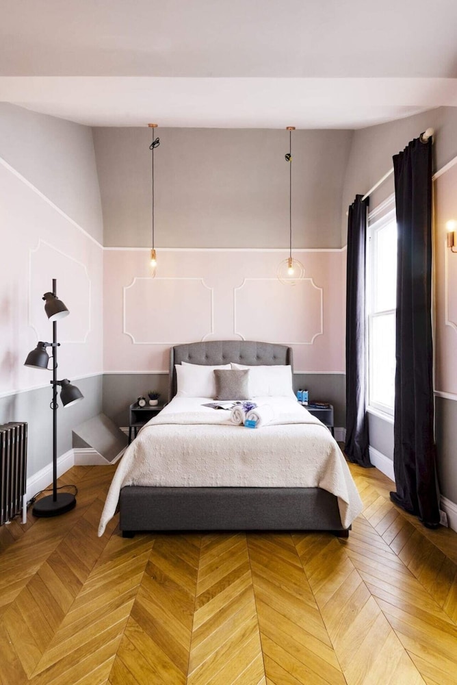 Stylish Hyde Park Gem