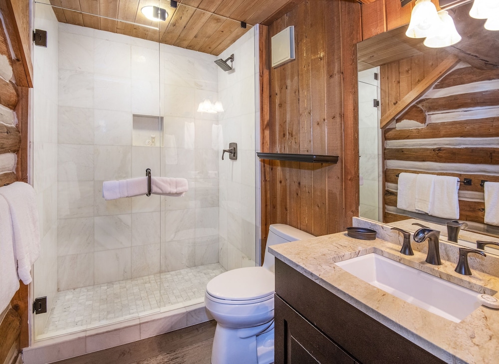 Timbercreek #10b 3 Bedroom Home by RedAwning