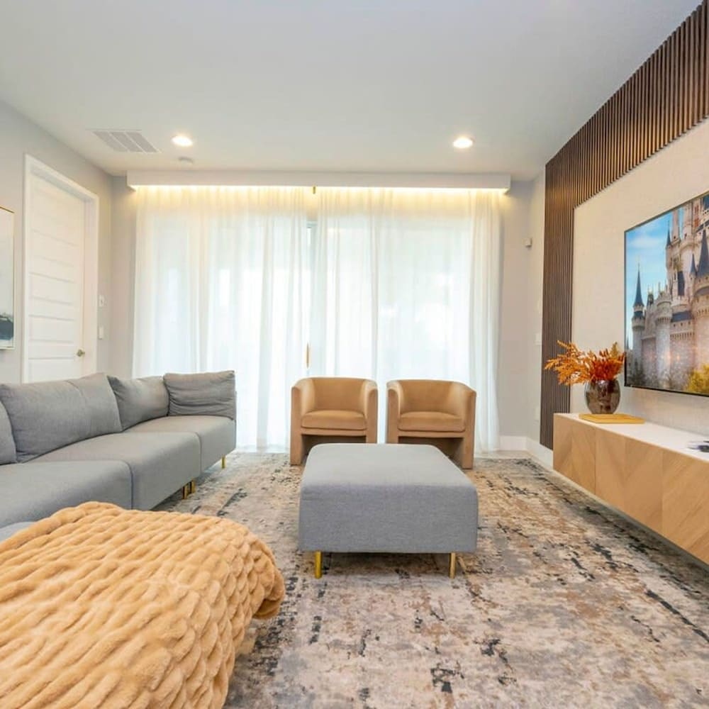7650 Spacious House With 6BD
