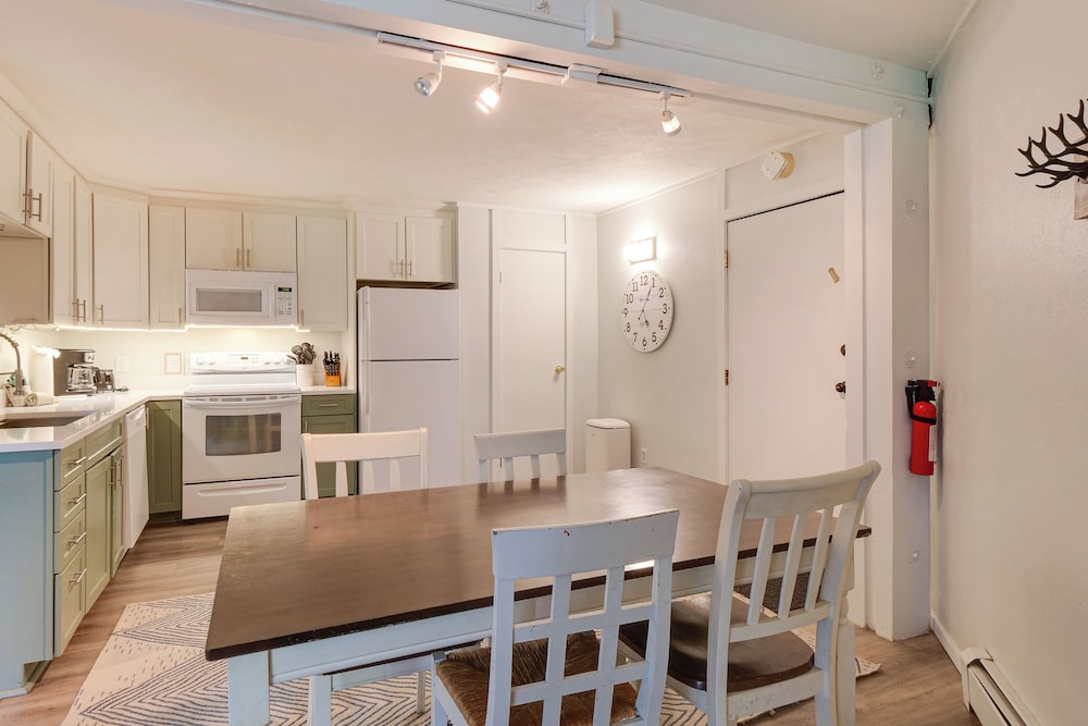 Close to Rocky Mtn Slopes! Cozy Silverthorne Condo