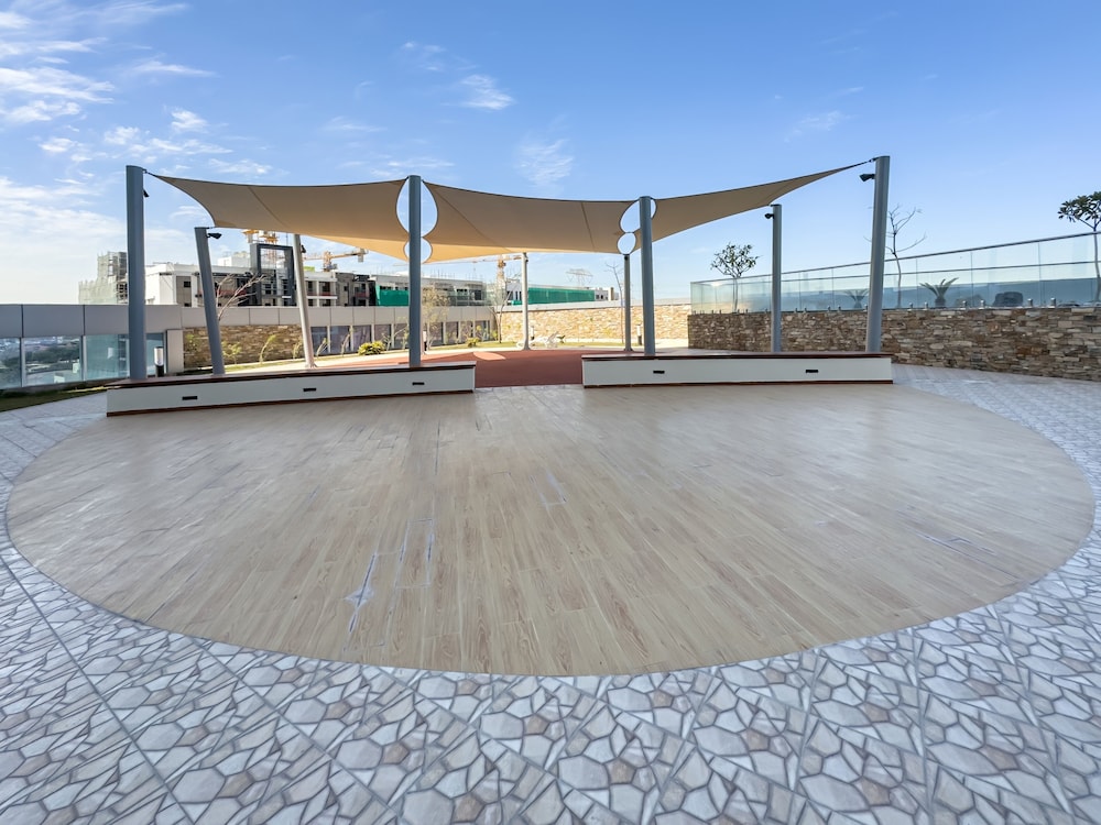 Luxury StayCation - Al Jawhara Tower Studio Apt in the Heart of Dubai