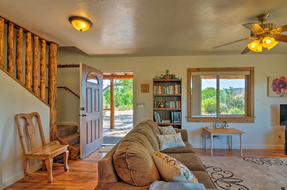 Cozy Henrieville Cabin: 18 Mi to Bryce Canyon NP! view 4