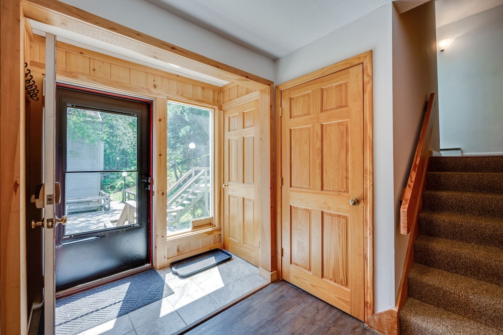 Winter Fun! Resort Condo 1/2 Mi to Campton Mtn