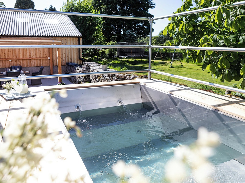 Longlands Farm Cottage