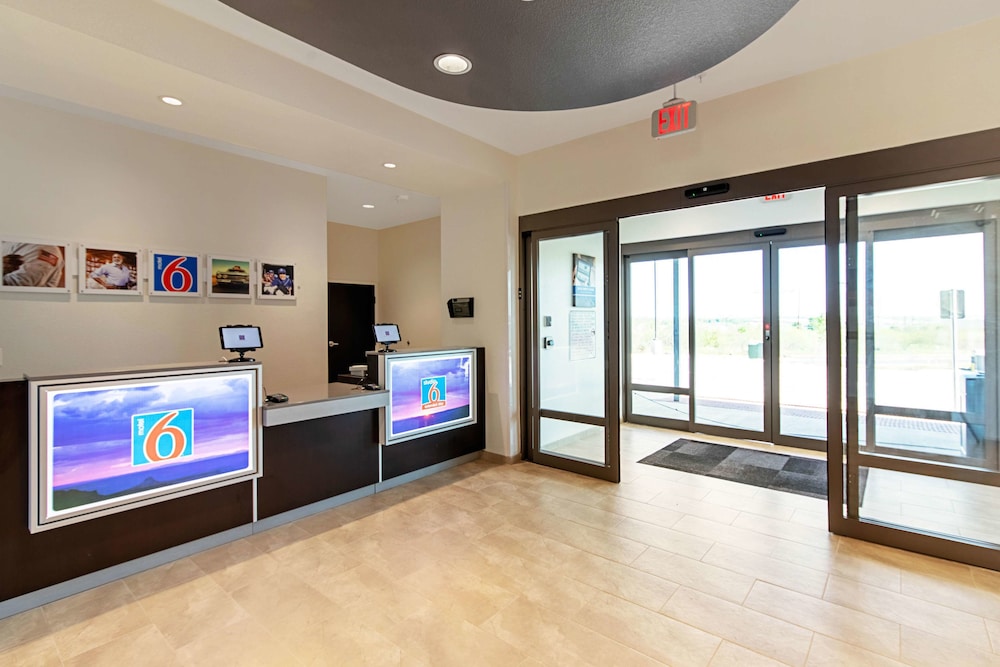 Studio 6 Austin, TX - Airport view 2