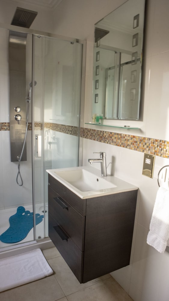 Ssnit Guest House