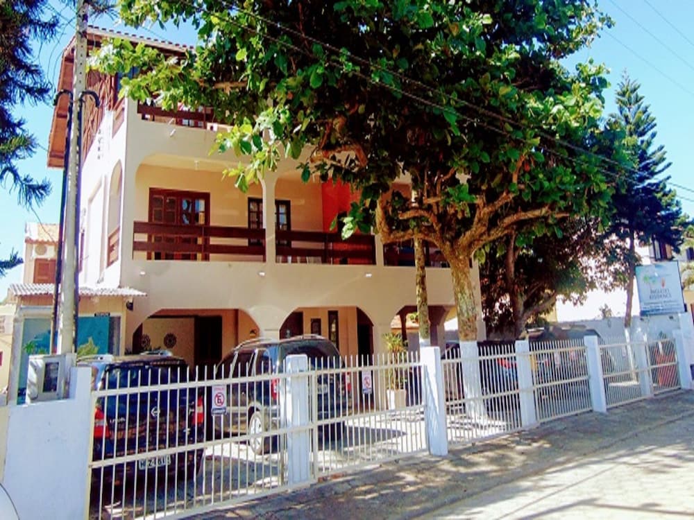 Ingleses Residence