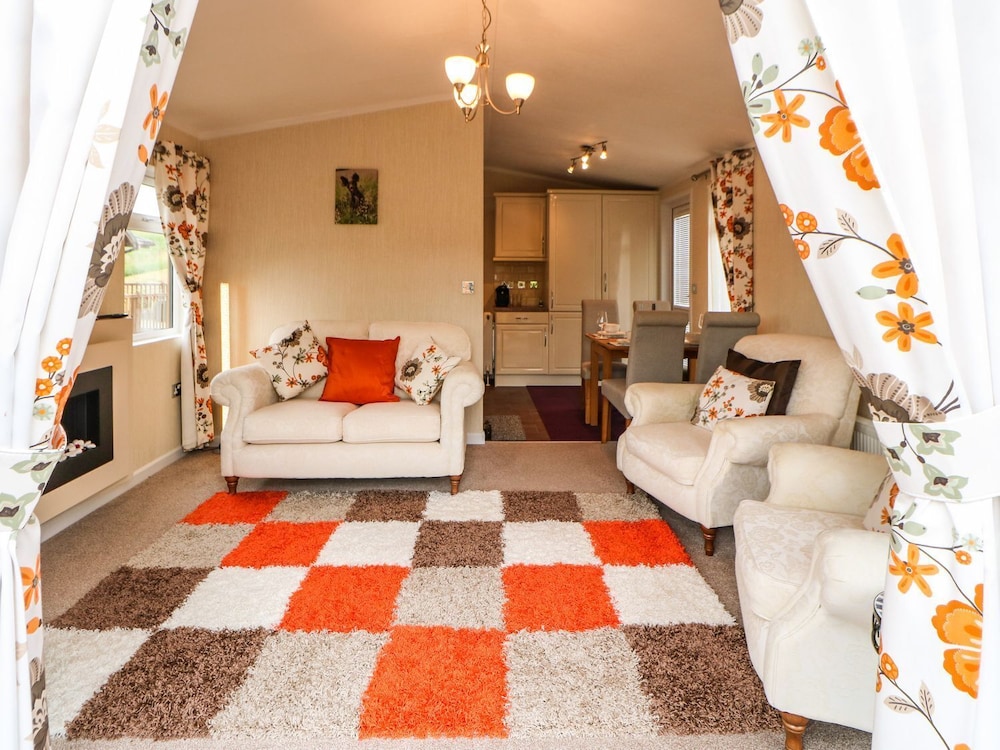 10 Poppy Lodge