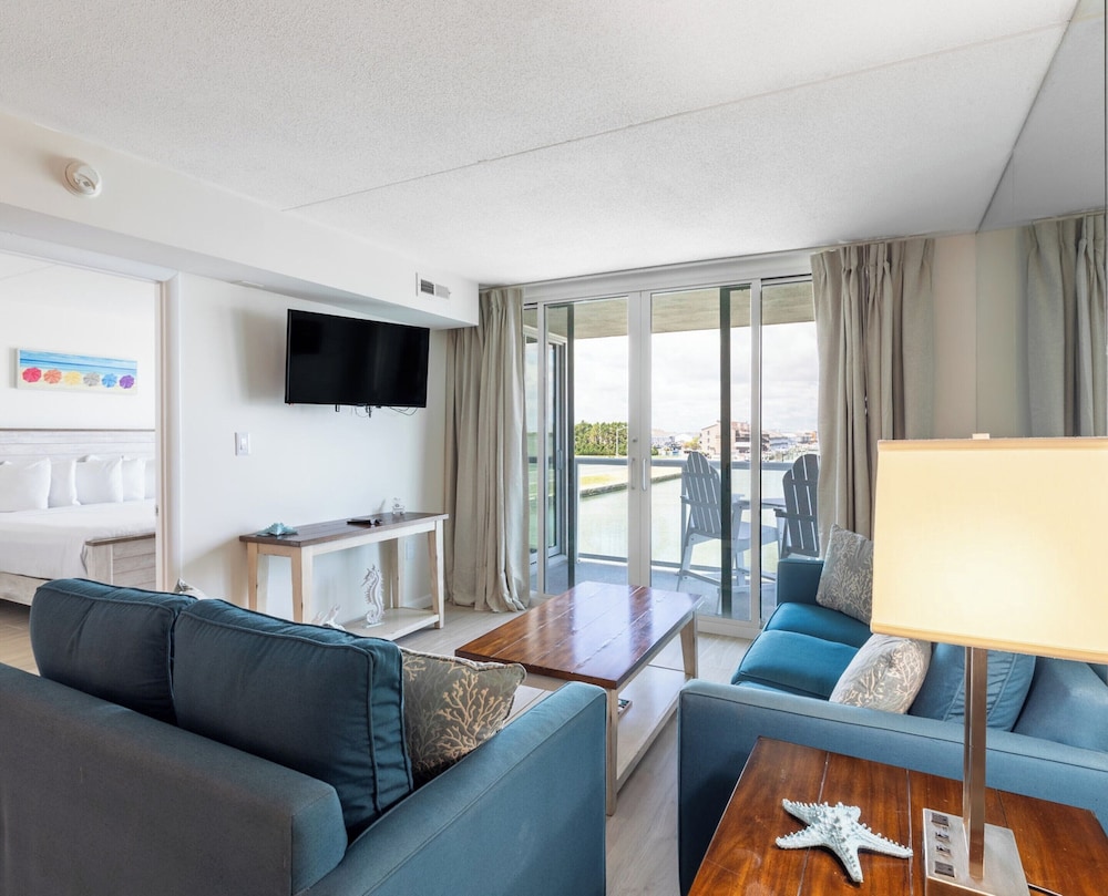 Bay Club Resort by Coolvacay