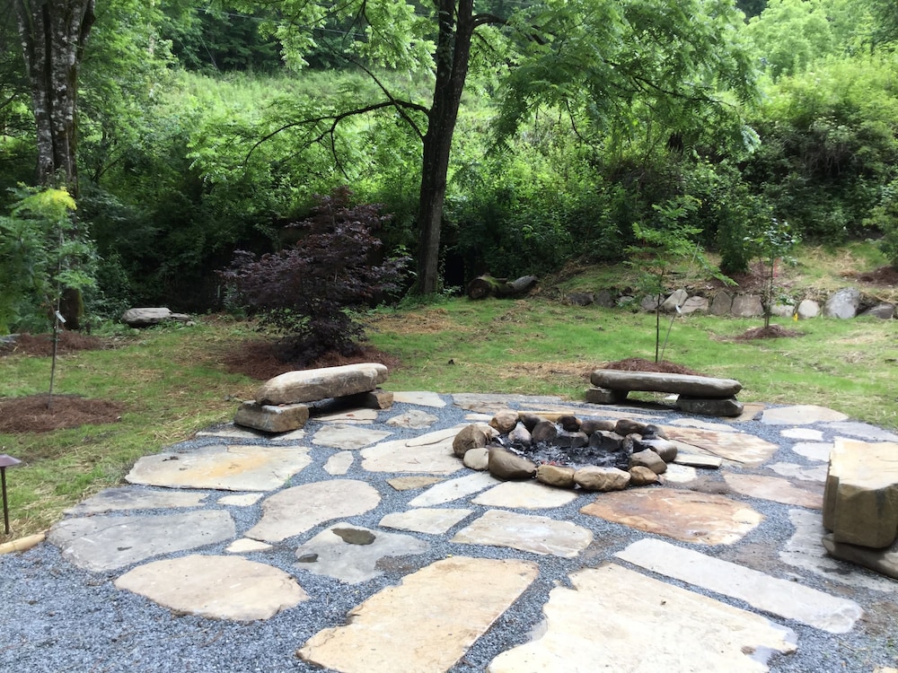 stayNantahala – Smoky Mountain Cabins and Luxury Yurts
