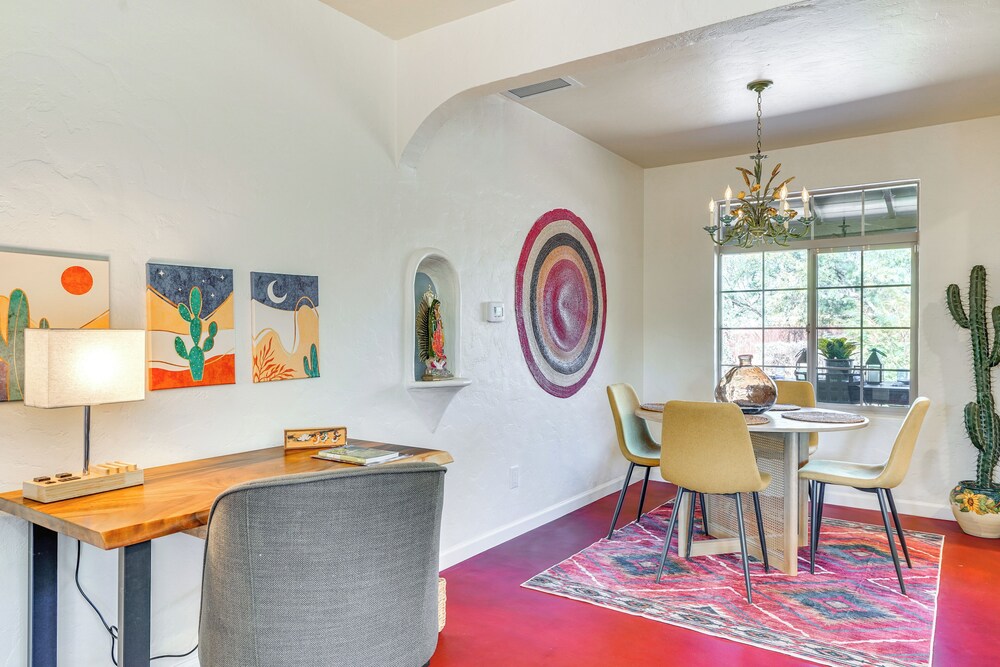Gazebo, Patios & Grill: Colorful Tucson Retreat!