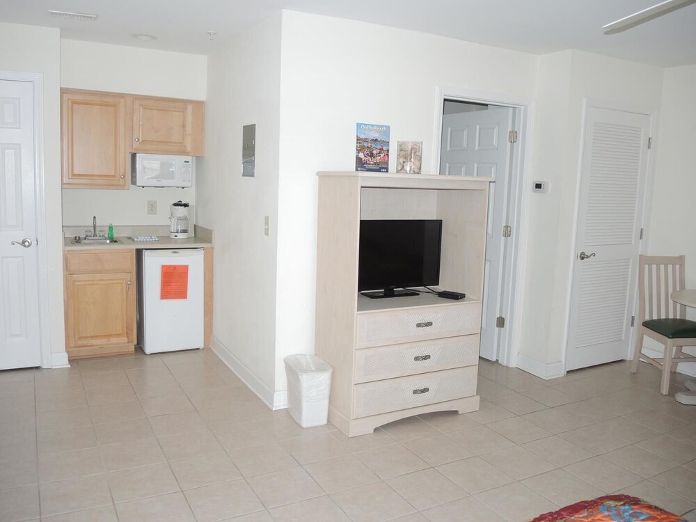 Golf Course Onsite Home 3008L with Outdoor Pool and Resort Amenities by RedAwning view 2