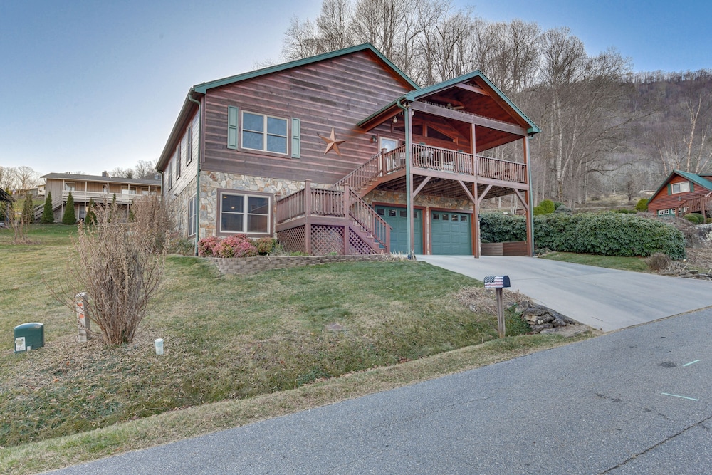 Mountain-view Cabin in Maggie Valley w/ Foosball! view 5