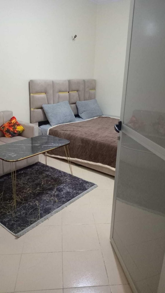 Clean & Cozy Room in Aïn Chock, Casa Nearshore